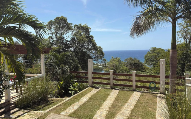 Roatan Infinity Pool & Ocean View
