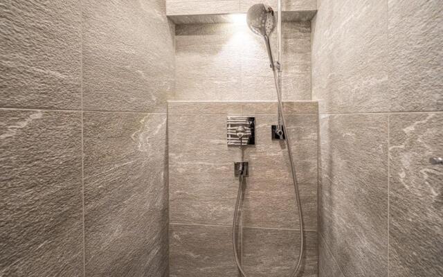 LAAX Homes - Val Signina 7-12