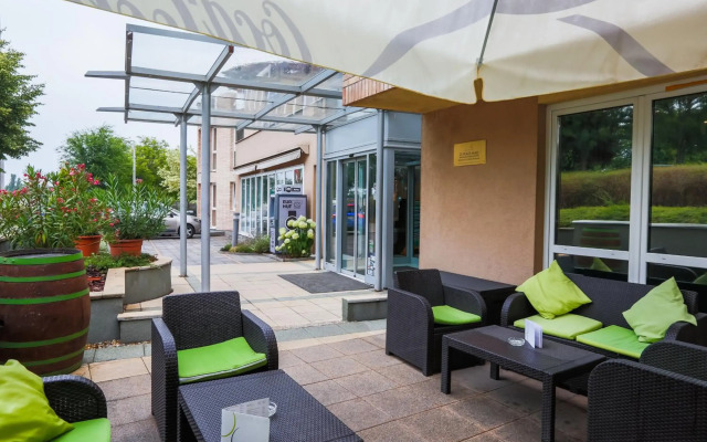 CE Plaza Hotel
