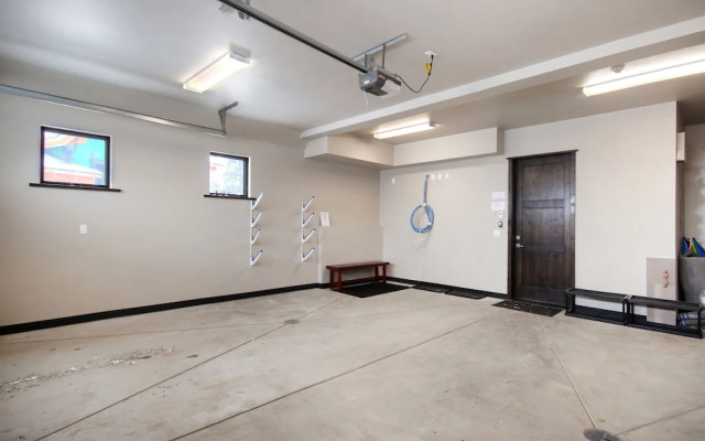 Spruce Ledge 4 Bedrooms 4.5 Bathrooms Townhouse