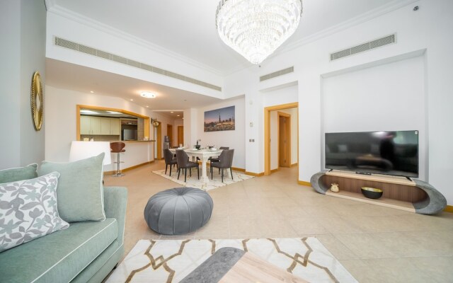 Luton Vacation Homes - Shoreline Apartment with Beach access