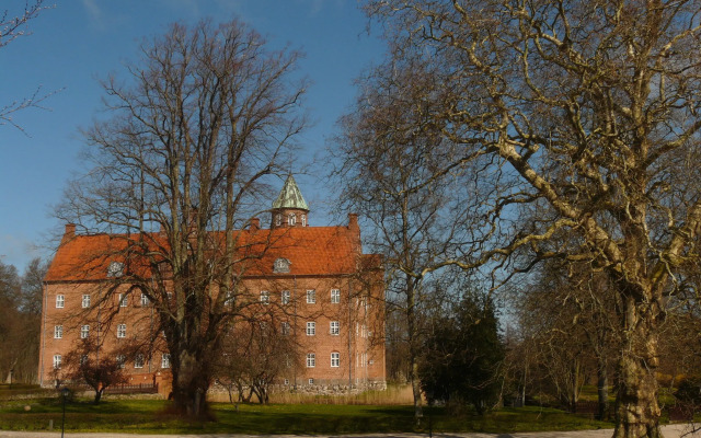 Sostrup Slot og Kloster