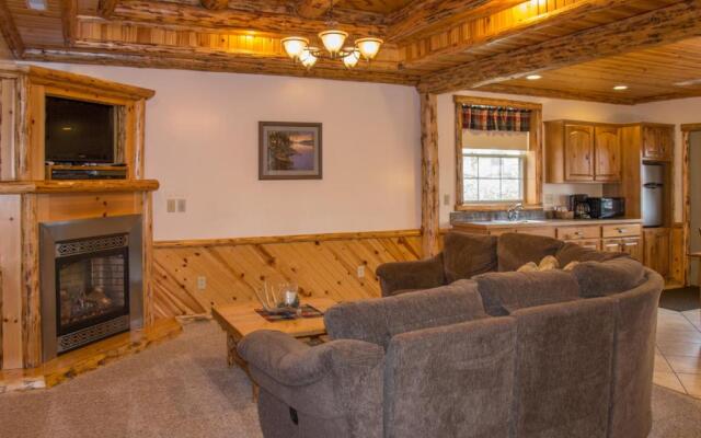 Sojourner's Lodge & Log Cabin Suites
