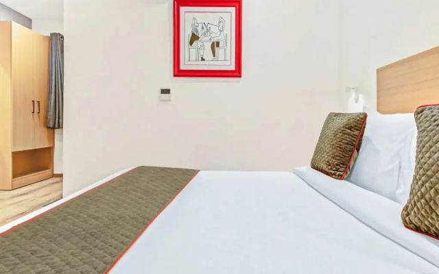 OYO Townhouse 70 Maula Ali Rd Knowledge Park III