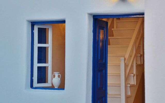 Fira White Residence