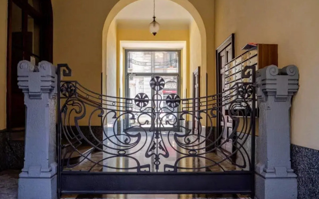 Stylish Boutique Apartment-City Center