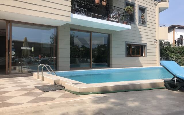 Palmyra Hotel & Sky Lounge