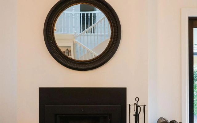 KEVALIER PARK Berry 4pm check out Sundays