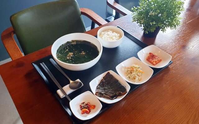 Gangneung Boutique Hotel Bombom