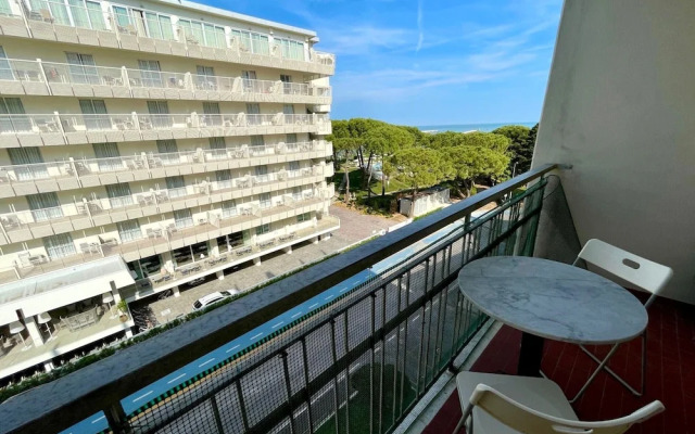 Cozy Apartment With AC and Parking