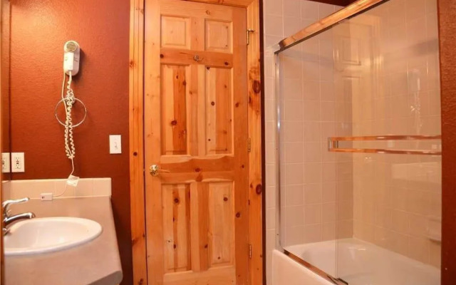 Elk Ridge Townhomes Unit 422 by RedAwning