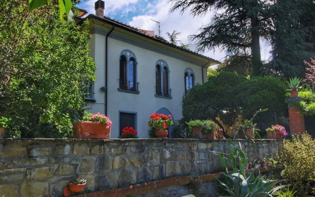 Modern Villa in Subbiano Italy With Swimming Pool