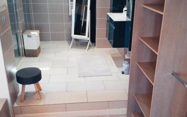 Appartement spacieux 10 mn plage wifi stationnement