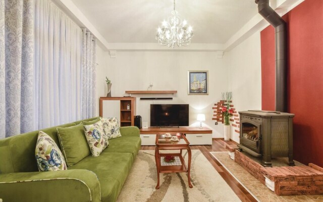 Beautiful Home in Srinjine With Wifi and 3 Bedrooms