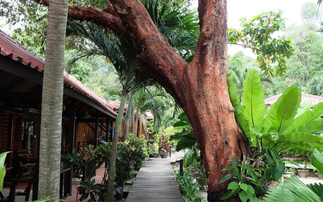 Tonsak Resort