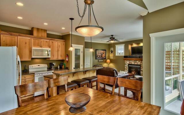 Pineview Lodge by Bear Country