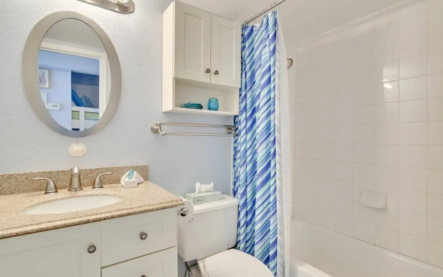 Seascape 1120 Studio Bedroom Condo by RedAwning