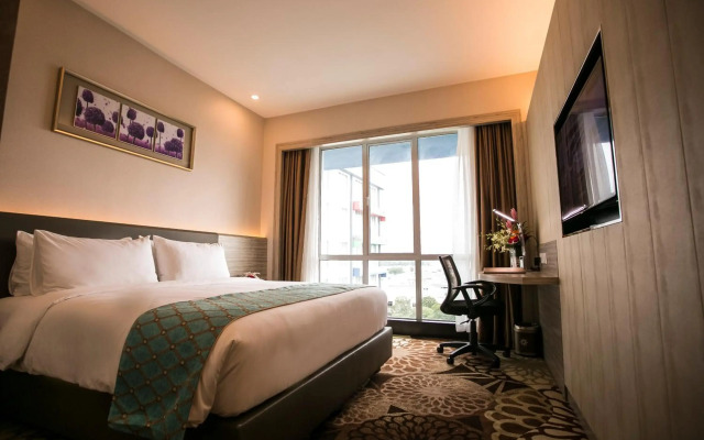 V8 Hotel