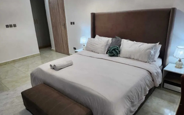 Charming 2- Bedroom Duplex