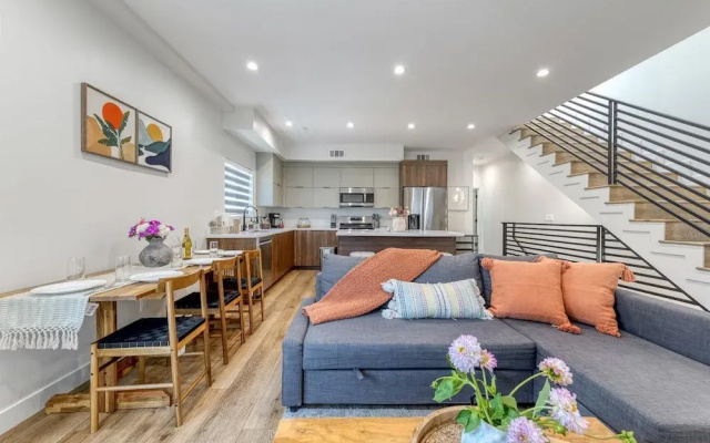 L.A Haven Georgous Townhome Garage Park