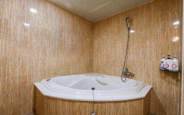 Amour Hotel