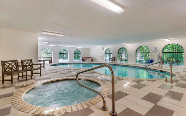 Comfort Suites
