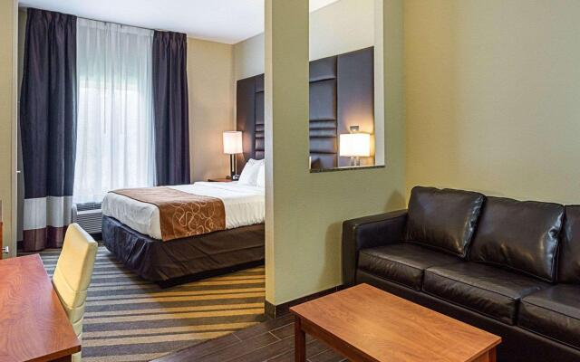 Comfort Suites near Tanger Outlet Mall