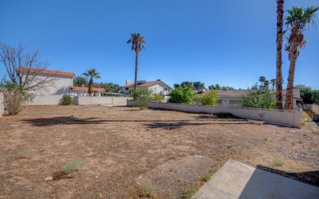 Luxurious 4BR House with Large Pool Near Strip