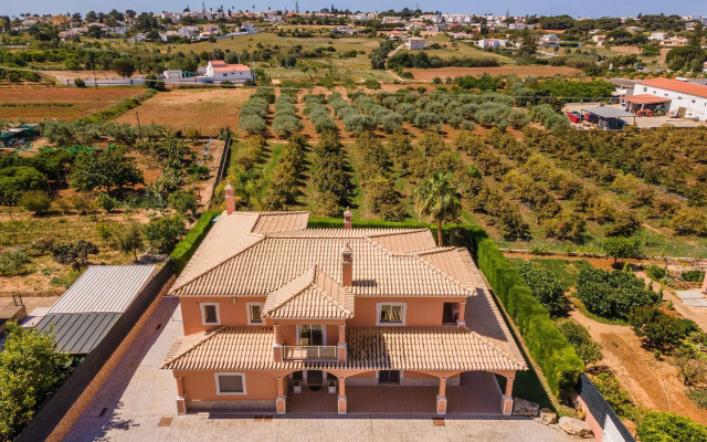 Spacious villa in Albufeira with private pool
