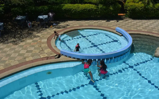 Le Savanna Country Lodge And Hotel