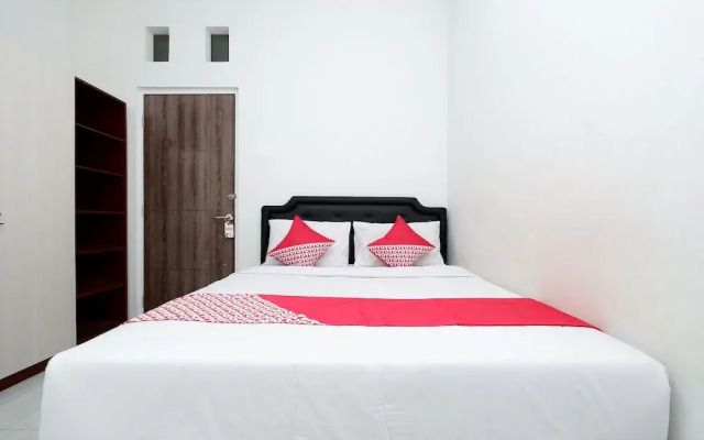 Sunshine Hostel by OYO Rooms