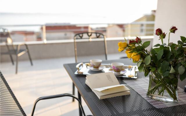 Amazing Apartment in Makarska With Wifi and 2 Bedrooms
