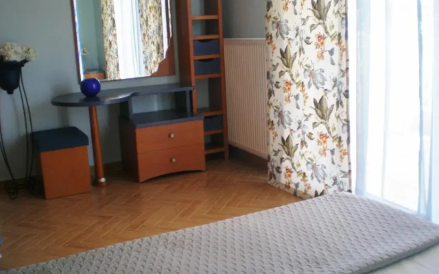 Nikolas & Anezina house