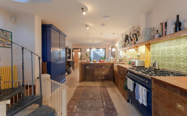 3 Bedroom House With Garden in London Fields