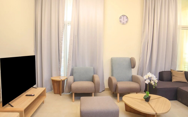 2 Bedroom Apartment- Azizi Plaza