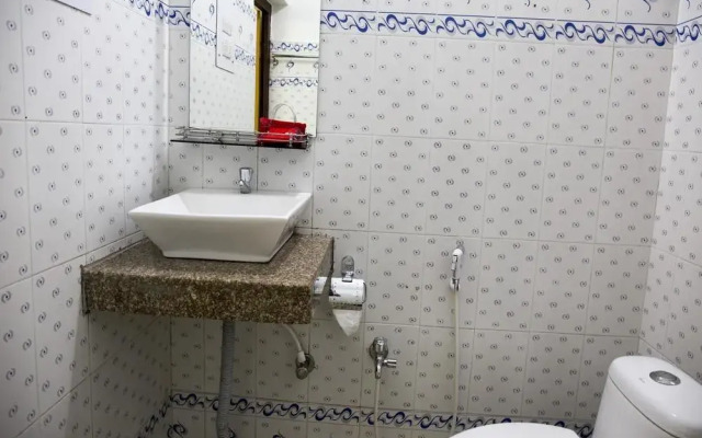 OYO Rooms Rajmahal Square