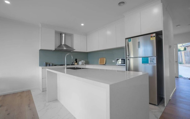 Trendy Sweet Home In Blackburn South