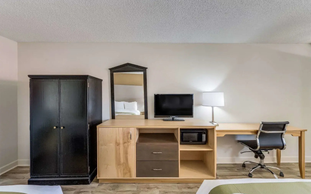 Quality Inn & Suites Hot Springs-Lake Hamilton