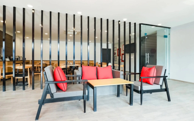 OYO Townhouse 311 Ekana Stadium