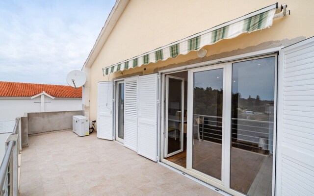 Cozy House Near Beach App 6