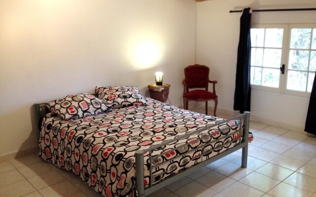 Villa With 6 Bedrooms in Cannes-et-clairan, With Wonderful Mountain Vi