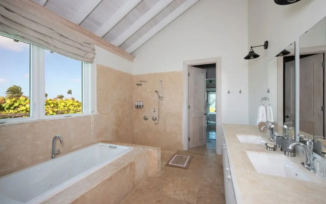Wild Orchid Hideaway: Lux Beachfront Sanctuary