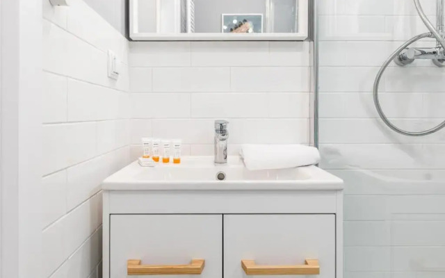 Sunny Apartments by Renters