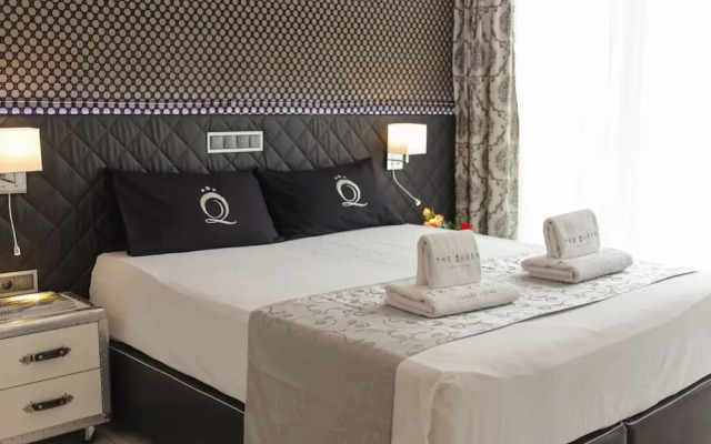The Queen Apartments - Villa Adriana