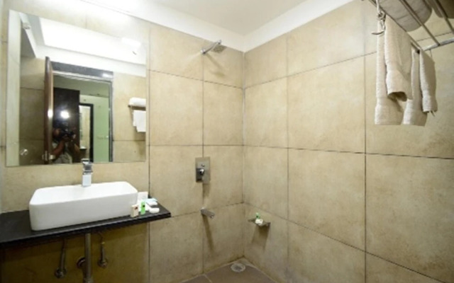 Crimson Park Shripriya Hotel