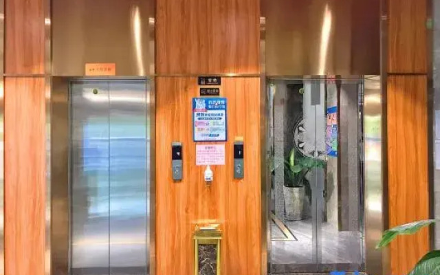 Zhongzhisheng Hotel (Zhaoqing East Railway Station Dinghushan Scenic Area)