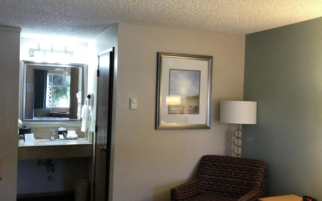 Super 8 by Wyndham Florence OR