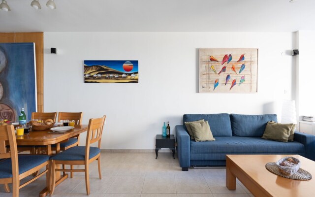 Bright Pearl For Exploring Tel-Aviv