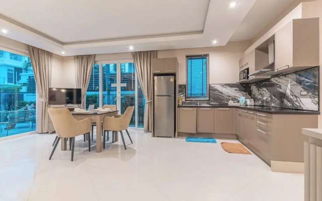 Palm Oasis Pool Villa by Pattaya Holiday