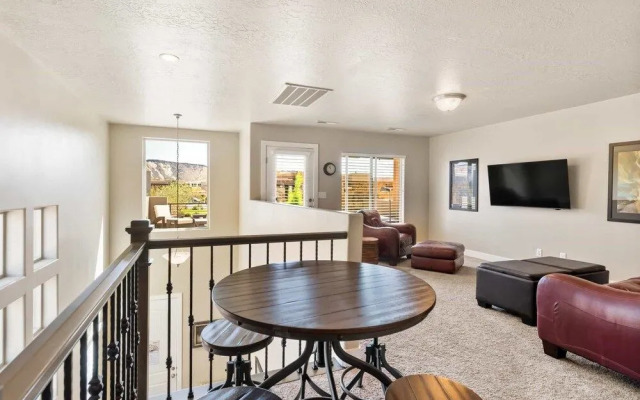 The Suite Escape By Redawning